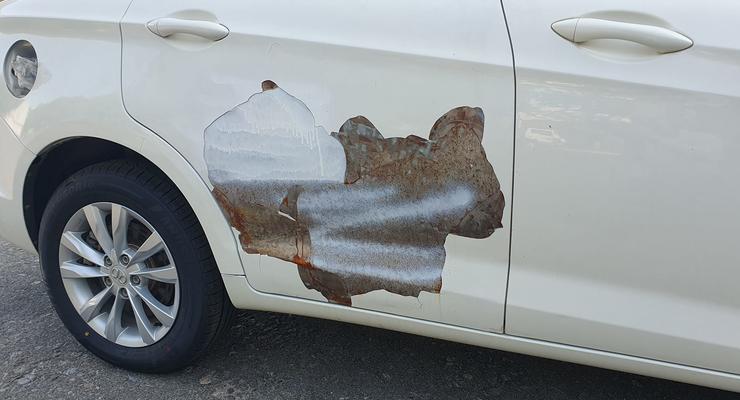 Через три года после покупки, с китайского авто начала отпадать краска