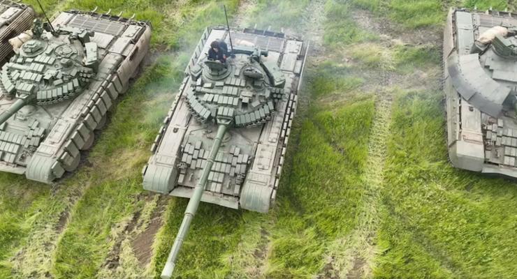 Модернизированный в Украине Т-72 заметили на поле боя