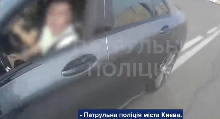 "Задній привід затягнуло" - як поліція ловила дрифтера на Mercedes