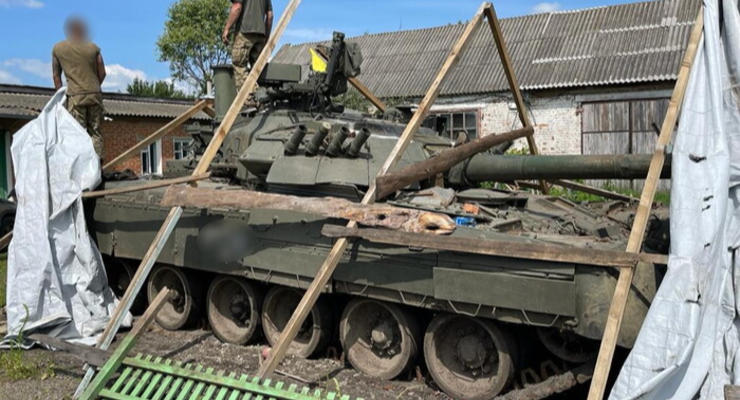 Сумчанин больше года хранил во дворе трофейный танк Т-80 - фото