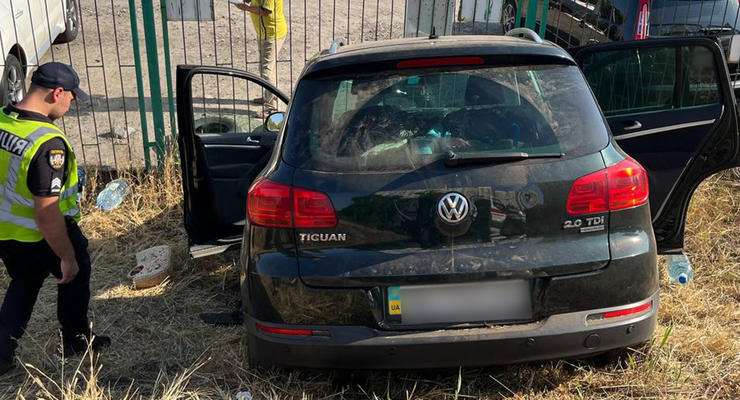 П'яний водій у Києві протаранив кілька авто та врізався у паркан