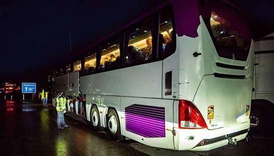 В Германии водитель автобуса бросил пассажиров посреди рейса и ушел спать