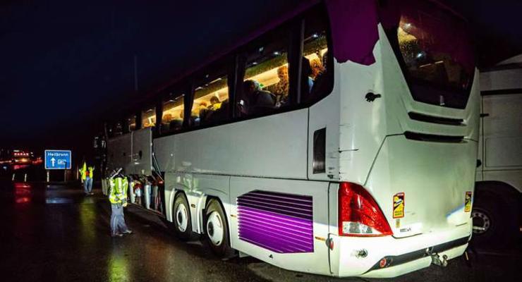 В Германии водитель автобуса бросил пассажиров посреди рейса и ушел спать