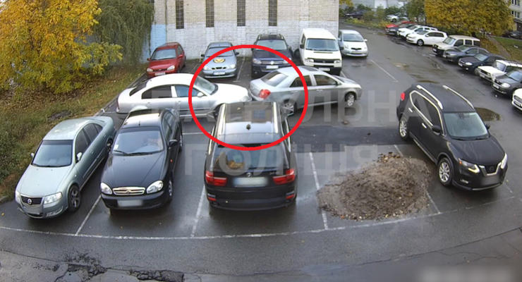Водитель не смог сбежать с места ДТП, так как зацепился за другое авто - видео