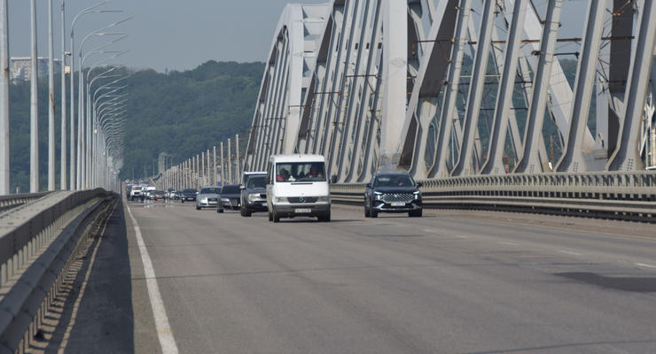 В Україні різко зменшили фінансування доріг - куди підуть гроші