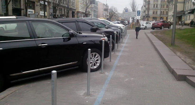 Паркування для позашляховиків у межах міста зроблять дорожчим