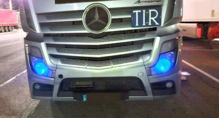 Что грозит водителю за синие лампочки в габаритах