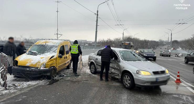 В Украине резко выросла аварийность на дорогах из-за непогоды