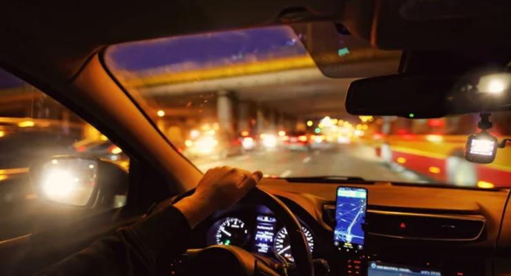 Запрет ездить ночью и на джипах - в ЕС новые ограничения для водителей