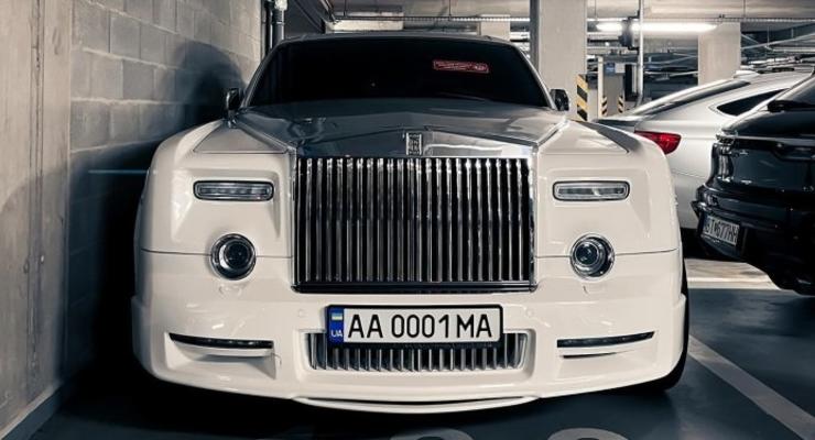 Rolls-Royce Mansory на украинских номерах заметили на парковке в Братиславе