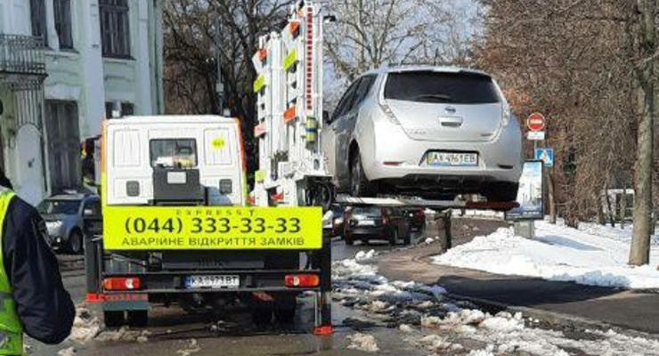 Паркувальникам в Україні серйозно уріжуть повноваження - що буде з евакуаторами