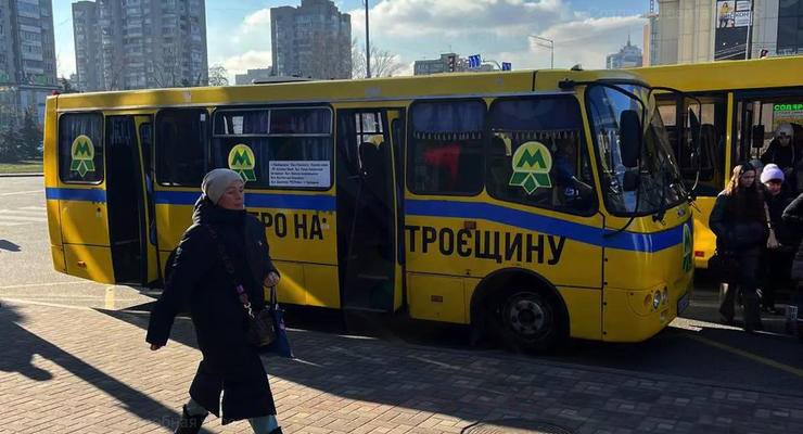 У Києві нарешті запрацювало "метро" на Троєщину - фото