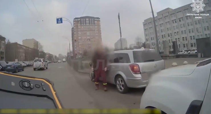Двое пьяных мужчин в Киеве сами приехали сдаваться в полицию - подробности