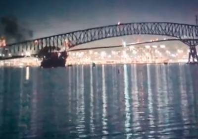 Что будет, если корабль протаранит автомобильный мост - видео